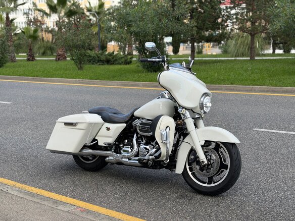 2011 Harley-Davidson Electra Glide, белый, 975000 рублей