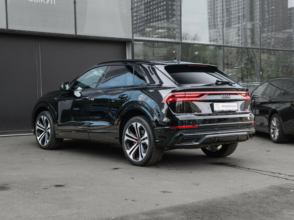 2020 Audi Q8 55 TFSI I (4M), чёрный, 6000000 рублей - вид 5
