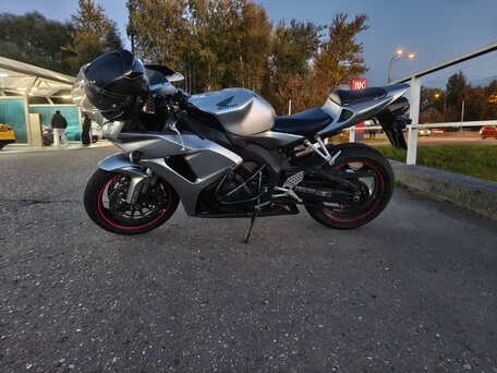 2007 Honda CBR 1000 RR/RA Fireblade, серый, 750000 рублей, вид 2