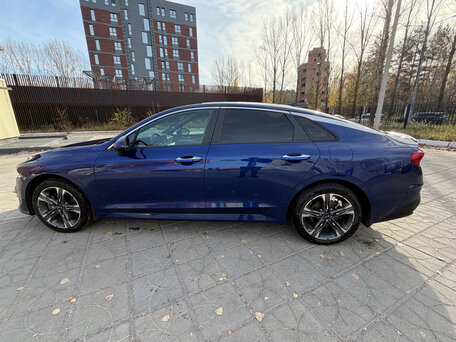 2021 Kia K5 III, синий, вид 5
