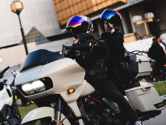 2020 Harley-Davidson CVO Road Glide, серый, 2775000 рублей - вид 15