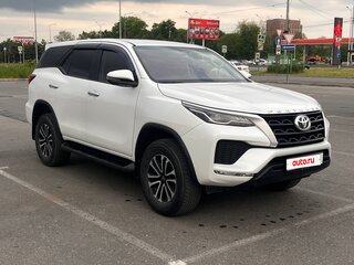 2023 Toyota Fortuner II Рестайлинг, белый, 2750000 рублей, вид 3