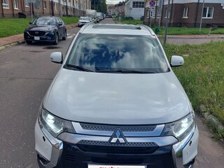 2016 Mitsubishi Outlander III Рестайлинг 2, белый, 1900000 рублей, вид 3