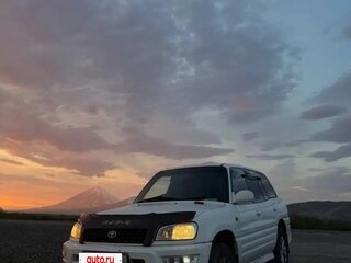 1999 Toyota RAV4 I (XA10), белый, 720000 рублей, вид 2