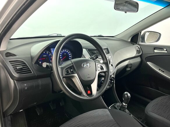 2016 Hyundai Solaris I Рестайлинг, серебристый, 1100000 рублей - вид 15