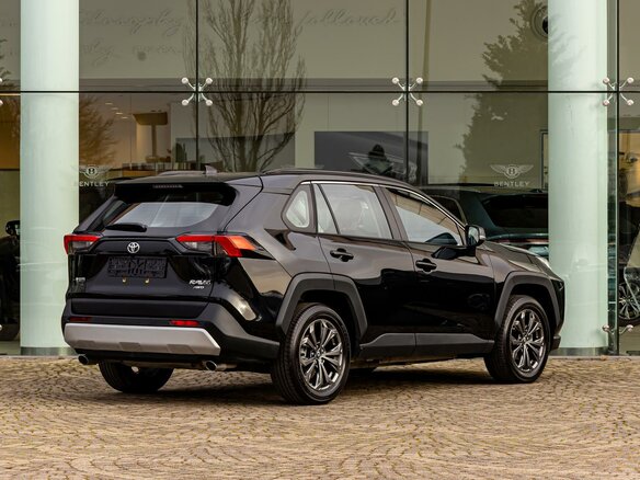 2022 Toyota RAV4 V (XA50), чёрный, 2925000 рублей - вид 5