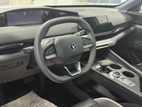 2024 Changan UNI-V I, белый, 2600000 рублей - вид 4