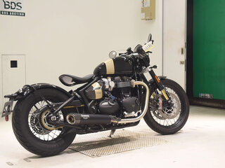 2025 Triumph Bonneville Bobber, чёрный, 2390000 рублей, вид 2