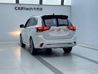 2022 Mitsubishi Outlander III Рестайлинг 3, белый, 1640000 рублей, вид 3