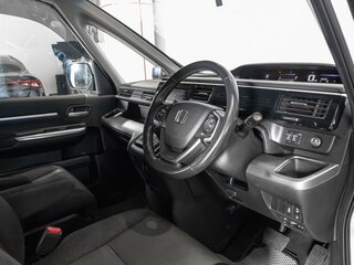 2019 Honda Stepwgn Spada V Рестайлинг, белый, 2149000 рублей, вид 5