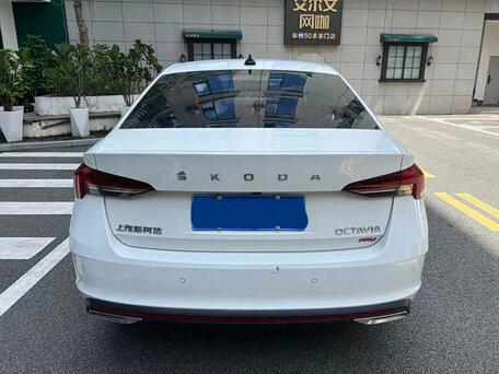2023 Skoda Octavia IV (A8), белый, 1800000 рублей, вид 5