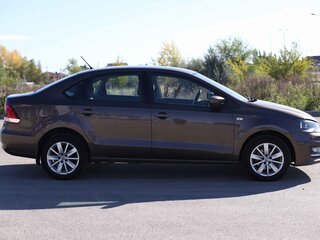 2015 Volkswagen Polo V Рестайлинг, коричневый, 920080 рублей, вид 4