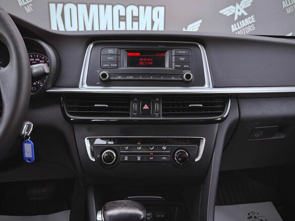 2019 Kia Optima IV Рестайлинг, белый, 1390000 рублей - вид 14