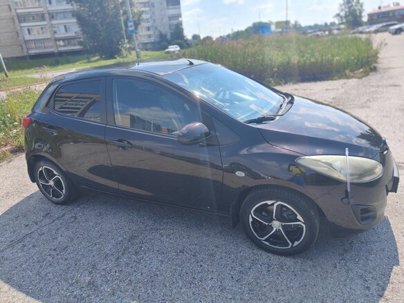 2011 Mazda 2 II Рестайлинг (DE2), пурпурный, 850000 рублей - вид 3