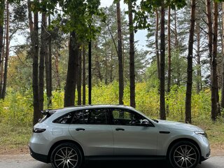 2020 Mercedes-Benz EQC 400 I (N293), серебристый, 3000000 рублей, вид 4