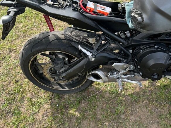 2015 Yamaha MT-09 (FZ-09), серебристый, 650000 рублей - вид 4