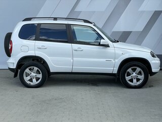 2017 Chevrolet Niva I Рестайлинг, белый, 862000 рублей, вид 4