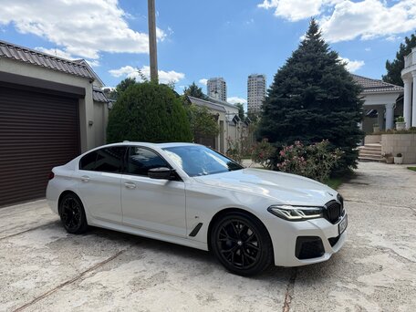 2020 BMW 5 серии 530e VII (G30/G31/G38), белый, 5990000 рублей, вид 3