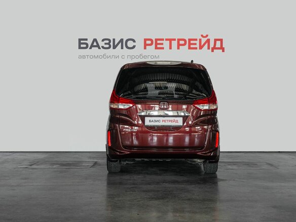 2017 Honda Freed+ II, красный, 1389000 рублей - вид 5