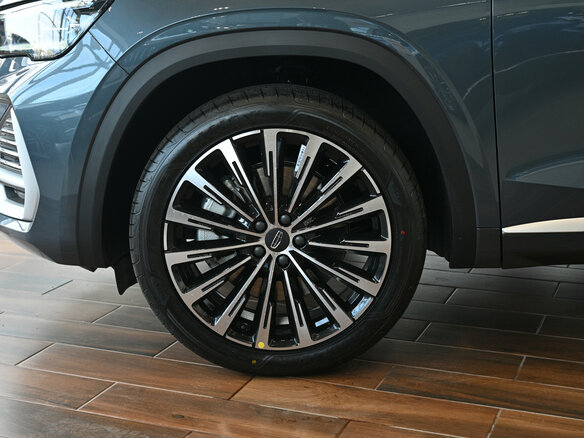 2026 Geely Monjaro I, серый, 4954990 рублей - вид 8