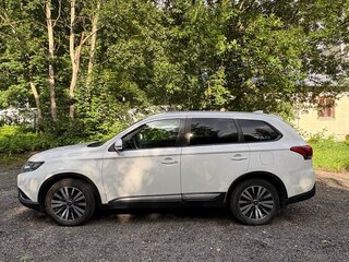 2019 Mitsubishi Outlander III Рестайлинг 3, белый, 1755000 рублей, вид 5