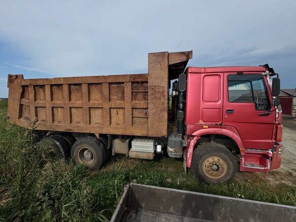 2011 Sinotruk Howo ZZ3327, красный, 1400000 рублей - вид 13