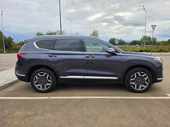 2021 Hyundai Santa Fe IV Рестайлинг, серый, 3380000 рублей - вид 3