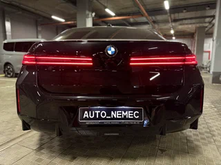 2026 BMW 7 серии 740 xDrive VII (G70) Рестайлинг, чёрный, 27000000 рублей, вид 5