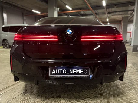 2026 BMW 7 серии 740 xDrive VII (G70) Рестайлинг, чёрный, 27000000 рублей, вид 5