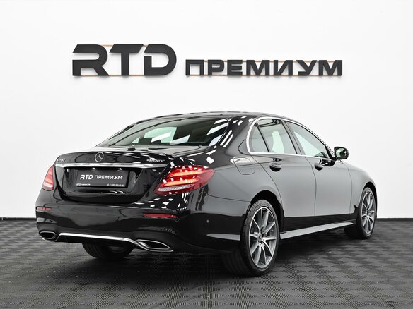 2019 Mercedes-Benz E-Класс 200 V (W213, S213, C238), чёрный, 4100000 рублей - вид 1