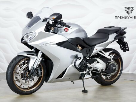 2017 Honda VFR 800, серебристый, 799000 рублей, вид 3