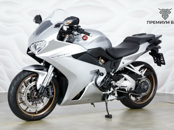 2017 Honda VFR 800, серебристый, 799000 рублей - вид 2