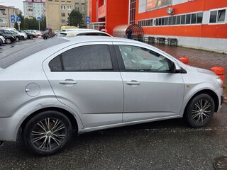 2013 Chevrolet Aveo II, серебристый, 680000 рублей, вид 5