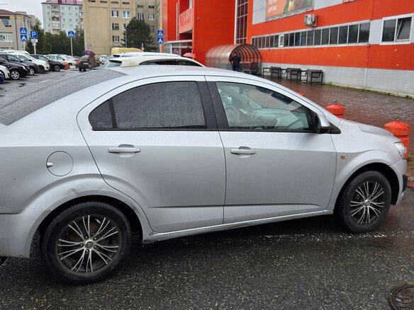 2013 Chevrolet Aveo II, серебристый, 680000 рублей - вид 5