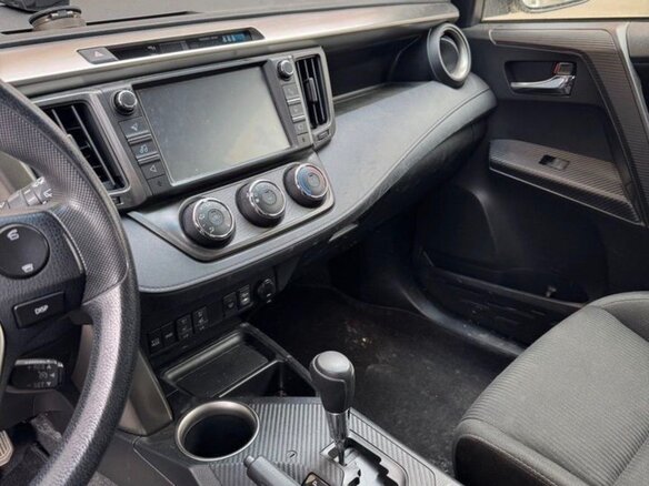 2015 Toyota RAV4 IV (XA40), белый, 2000000 рублей - вид 3