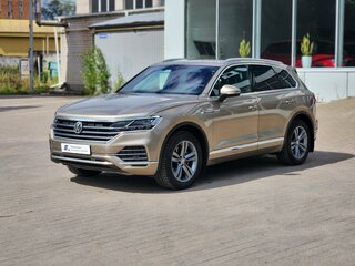 2019 Volkswagen Touareg III, бежевый, 3399000 рублей, вид 3