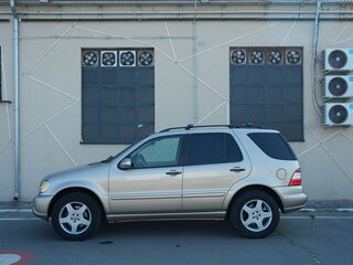 2002 Mercedes-Benz M-Класс 500 I (W163) Рестайлинг, золотистый, 1300000 рублей, вид 5