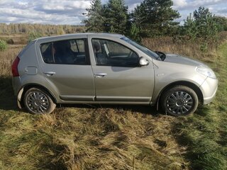 2011 Renault Sandero I, бежевый, 590000 рублей, вид 2