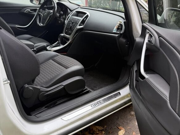 2012 Opel Astra GTC J Рестайлинг, белый, 870000 рублей - вид 7