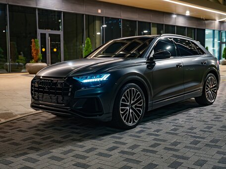 2020 Audi Q8 55 TFSI I (4M), серый, 8300000 рублей, вид 1