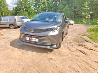 2021 Toyota Sienna IV, серый, 6500000 рублей, вид 3