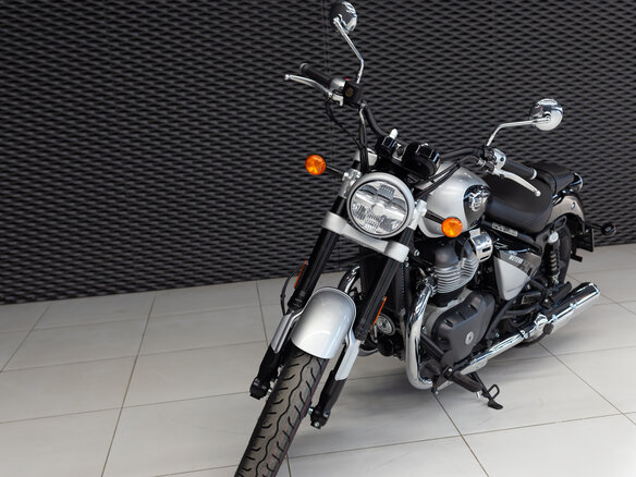 2026 Royal Enfield Super Meteor, серебристый, 773000 рублей - вид 6