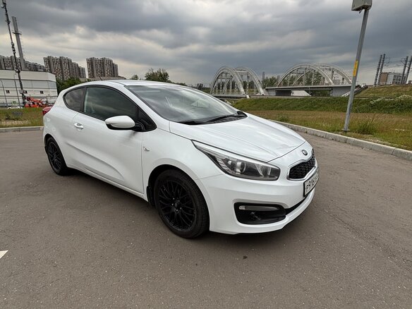 2016 Kia Ceed II Рестайлинг, белый, 1299000 рублей - вид 3