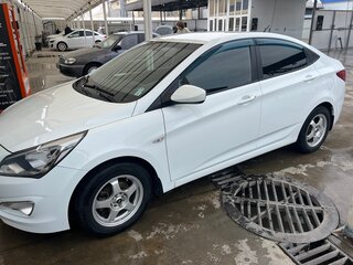 2015 Hyundai Solaris I Рестайлинг, белый, 800000 рублей, вид 2