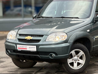 2017 Chevrolet Niva I Рестайлинг, зелёный, 689000 рублей, вид 2