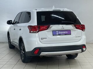 2017 Mitsubishi Outlander III Рестайлинг 2, белый, 1479000 рублей, вид 5