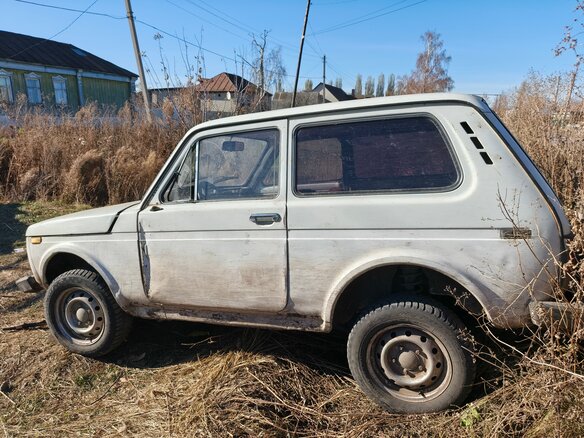 1996 Lada (ВАЗ) 2121 (4x4) I Рестайлинг, белый, 53000 рублей - вид 3