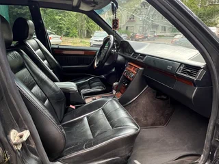 1995 Mercedes-Benz E-Класс 320 I (W124), чёрный, 400000 рублей, вид 5