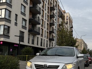 2008 Toyota Corolla AMT X (E140, E150), серебристый, 700000 рублей, вид 3