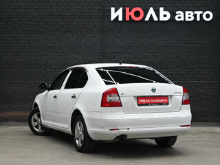 2012 Skoda Octavia II (A5) Рестайлинг, белый, 900000 рублей, вид 4